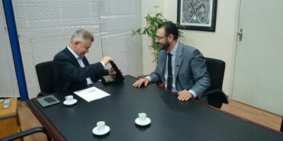 Reunião do Dr. Robson de Souza com o prefeito Udo Dohler